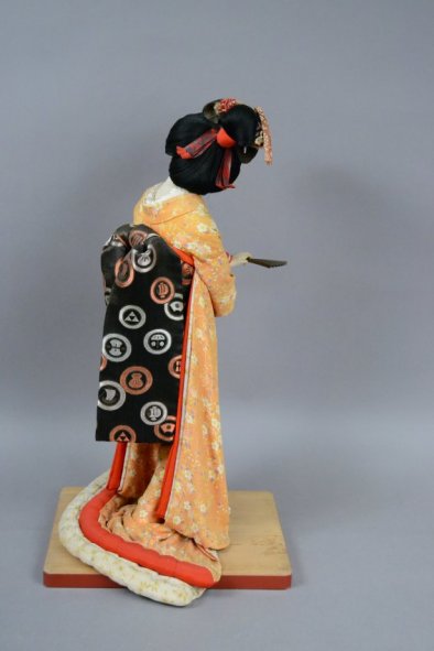 2009.72.1.1 Isho-Ningyo Costume Doll (back)