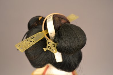 AB 62-2 s4 Geisha Doll (detail - hair style)