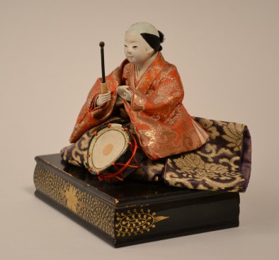 AB 1055 t Taiko drummer doll (side)