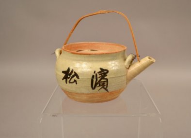 AB 281 a,b Teapot (kanji side)