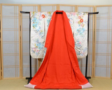 AB 76-53 Wedding Kimono (front)